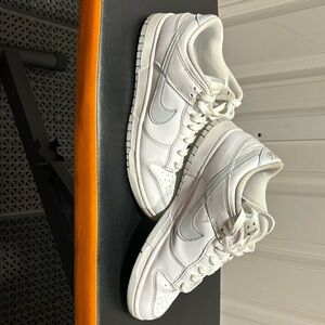 Mens Nike dunk low 8.5 good condition